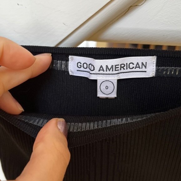 Good American The Off Shoulder Ribbed Knit Sweater Pullover in Black 0 NWOT - Picture 4 of 10